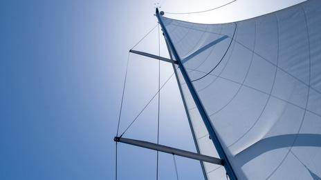 Dacron, Hydranet, membranes : comment choisir ses voiles sans se tromper ?