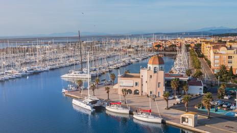Port de Gruissan : une escale entre village méditerranéen, mer et nature