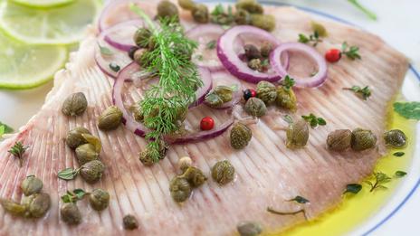 Raie au beurre noir : une grande recette du littoral français entre finesse et caractère