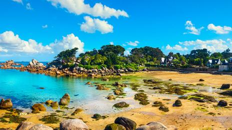 Bretagne Nord au printemps : cap sur l’un des plus beaux terrains de croisière de France