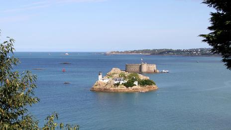 Carantec au printemps : une parenthèse iodée en baie de Morlaix avant les grandes vacances