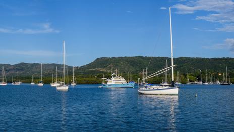 Ports refuges, trous à cyclone et abris naturels : comment les plaisanciers peuvent-ils anticiper les saisons extrêmes ?