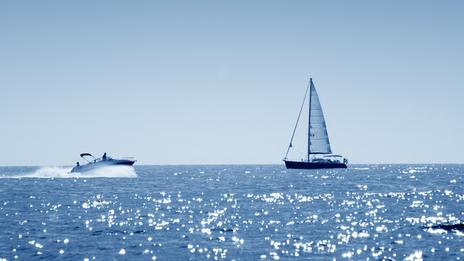 Grande croisière : êtes-vous plutôt voile ou moteur ?