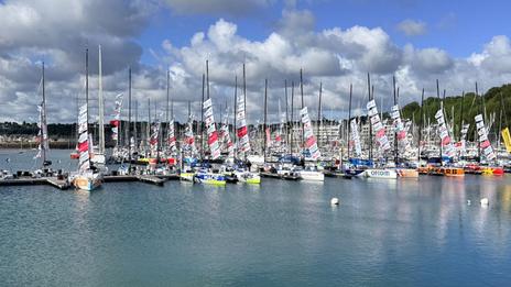 En direct de Perros-Guirec : le village de La Solitaire du Figaro Paprec bat son plein avant le départ