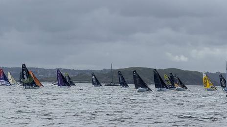 En direct de la ligne de départ : les skippers de la Solitaire du Figaro Paprec ont mis le cap sur Wolf Rock