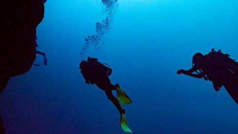 Plongée sous-marine : les incidents les plus fréquents et les bons réflexes pour les éviter