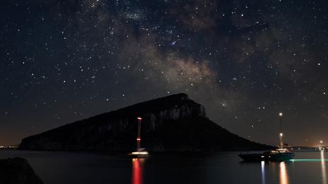 Observer les étoiles depuis le pont d’un bateau : les plus beaux ciels du monde en croisière