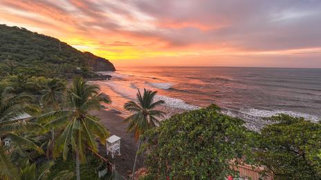 Salvador en juin : volcans, plages du Pacifique et villages colorés au début de la saison verte