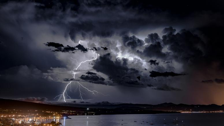 Orages : pourquoi la France connaît-elle un début d'année très calme ?