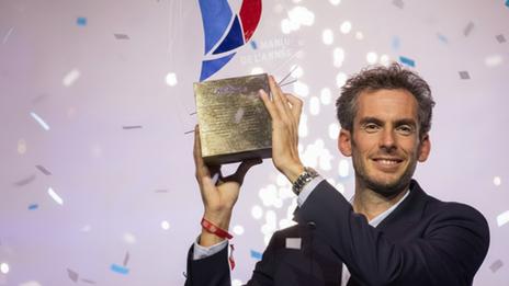 Hommage à Charlie Dalin, le marin qui a conquis le Vendée Globe avec pudeur et courage