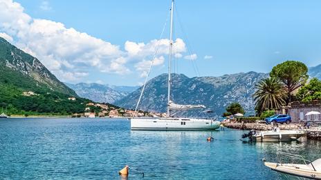 Voile : cinq destinations européennes encore préservées du surtourisme nautique