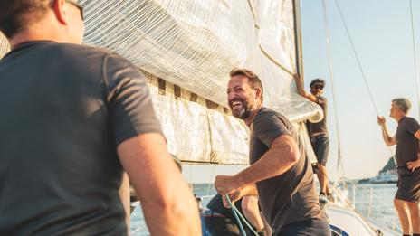 Psychologie de la grande croisière : quand l’équipage fatigue avant le bateau
