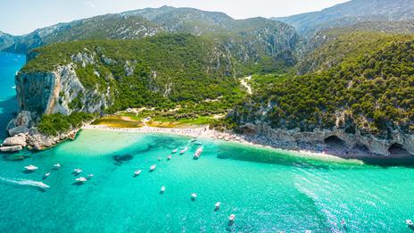 Plages en Sardaigne : réservations, quotas, amendes, les règles à connaître avant de partir