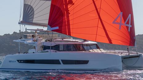 Fountaine Pajot fête ses 50 ans : de la régate à une référence mondiale du catamaran de croisière