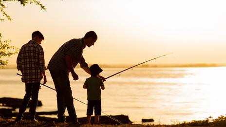 Pêcher en vacances : comment vider, conserver et cuisiner sa pêche du jour