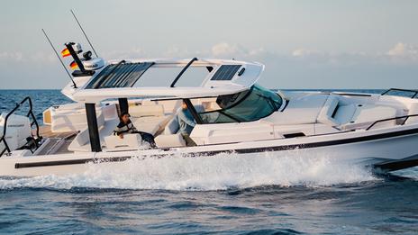 Essai Axopar 38 Sun Top : le day-boat nordique qui assume ses choix