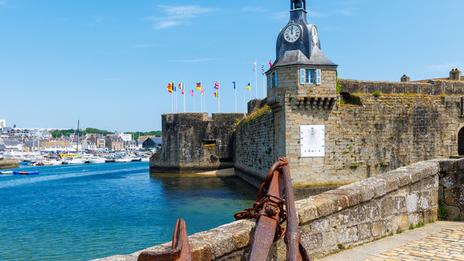 Cet été, cap sur Concarneau : l’escale bretonne qui sent bon les vacances