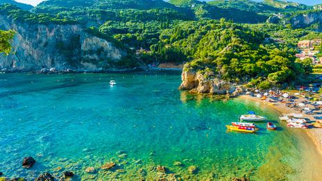 Naviguer cet été sans se ruiner : 6 destinations abordables pour prendre le large