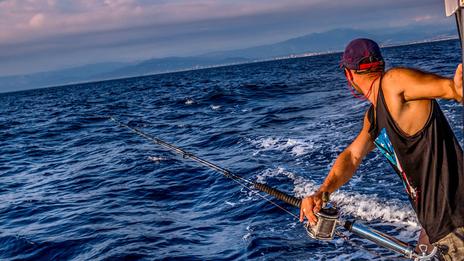 Pêche en mer : 5 techniques simples pour débuter cet été