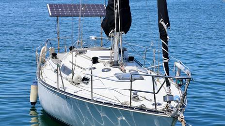 Énergie à bord : peut-on vraiment rendre son voilier 100 % autonome ?