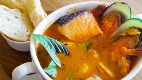 Kakavia : la soupe de poisson des pêcheurs grecs qui sent bon la mer Égée