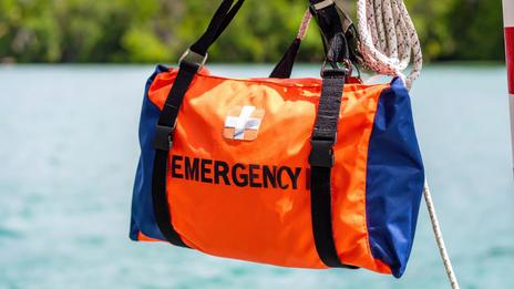 À des jours de toute côte : comment gérer une urgence médicale en mer