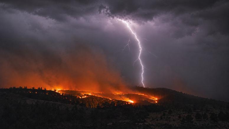 Incendies : comment les « orages secs » peuvent-ils déclencher de nouveaux feux ?