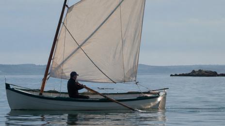 Découverte de la voile-aviron : une discipline où l'on navigue autrement