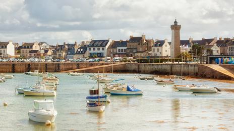 Escale à Roscoff : entre caractère breton, îles sauvages et embruns du large