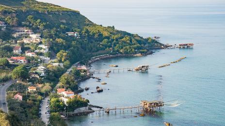 Un été sur la Côte des Trabocchi, entre baignades, vélo et patrimoine maritime