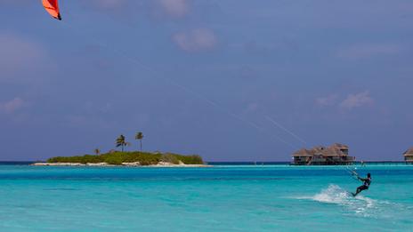 Les Maldives en kitesurf : les plus beaux lagons pour glisser sur une eau turquoise