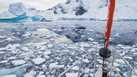 Passage du Nord-Ouest à la voile : la banquise recule, le danger demeure