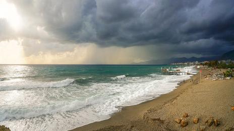 Violents orages : pourquoi la Méditerranée occidentale est à haut risque cette semaine ?
