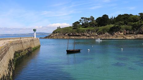 Sous la baie de Douarnenez, la ville d’Ys attendrait toujours son heure