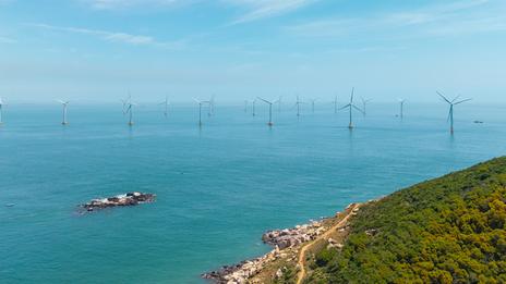 Éoliennes en mer : comment pêcheurs et plaisanciers doivent-ils cohabiter avec les nouveaux parcs offshore ?