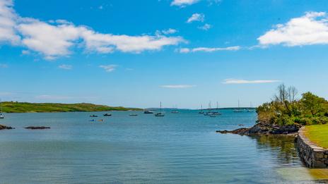 West Cork : la côte irlandaise où marins et pêcheurs se croisent encore au même comptoir