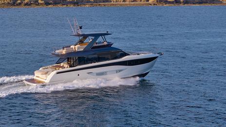 Essai Prestige F6.7 : le grand flybridge qui confirme la montée en gamme