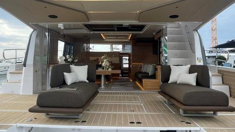 YOT 53 : Catana Group change d’échelle avec son premier catamaran à moteur inboard