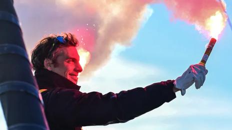 Charlie Dalin : Concarneau rassemble le monde de la voile pour un dernier hommage en mer