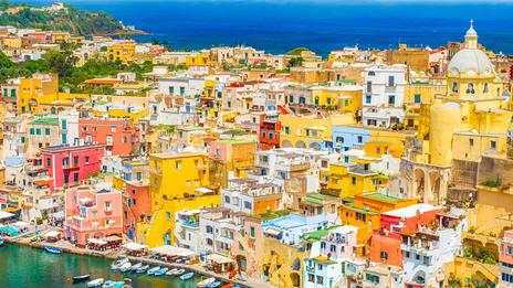 Cette île italienne aux maisons pastel est idéale pour prolonger l’été en octobre