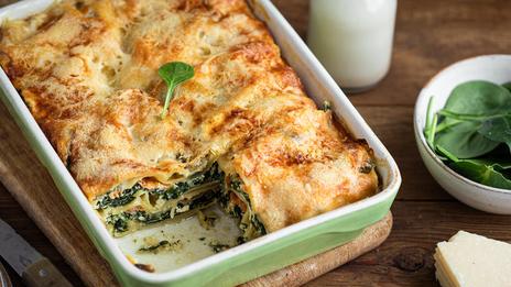 Lasagnes saumon-épinards : une recette généreuse où le poisson rencontre la douceur des épinards