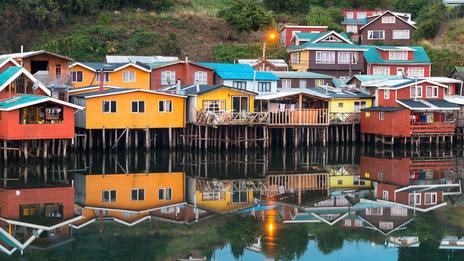 Chiloé en octobre : l’archipel chilien des palafitos et des légendes marines