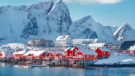 Top 7 des destinations où voir la neige et la mer le même jour