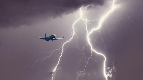 Orages et foudre : l'aéroport de Nice investit pour mieux protéger ses installations