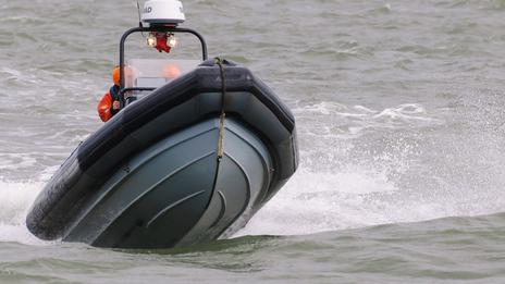 Flaps, intercepteurs, gyro ou ailerons : ce qu’il faut vraiment installer sur votre bateau