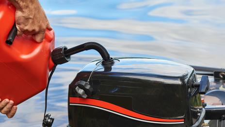 E10, SP98, Premium : quelle essence mettre dans son hors-bord ?