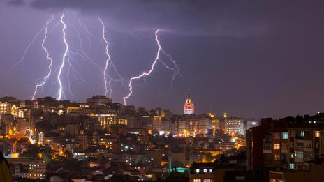 Inondations catastrophiques en Turquie : l'équivalent de 3 mois de pluie à Istanbul, au moins 2 victimes à déplorer