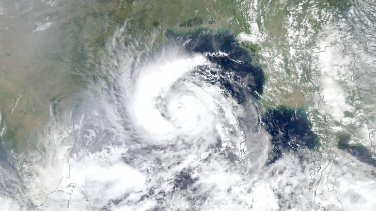 Super cyclone Arnab en Inde : pluies torrentielles et submersions menacent la côte est