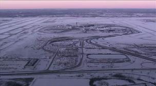 Pourquoi la neige paralyse-t-elle les aéroports