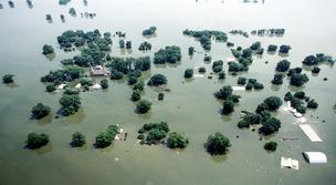 Quelles sont les causes qui favorisent les inondations sur une zone ?